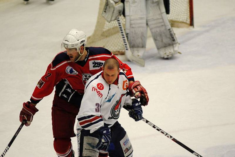 Ze sobotního hokejového utkání HC Rebel Havl. Brod - HC Piráti Chomutov.