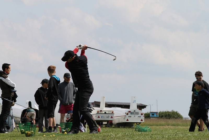 Golfové cvičné odpaliště na havlíčkobrodském letišti.