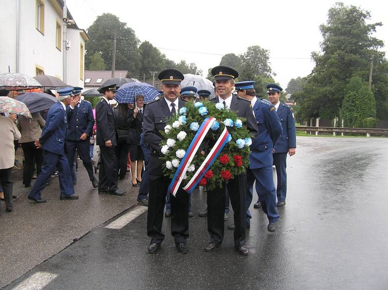 Oslavy výročí založení SDH Dobrá zahájil průvod obcí.