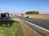 Nová silnice obkrouží Havlíčkův Brod z jihu a východu. Začínat by měla někde v těchto místech (vpravo) na fotografii. Obchvat spojí výpadovky na Jihlavu, dálnici D1 a na Hradec Králové. 