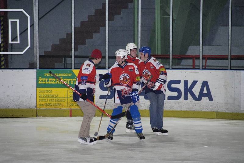 V pořadí už druhý duel fanoušků brodských hokejistů proti A-týmu HC Rebel přinesl tentokrát vítězství hokejistům. Ti měli ale se svými soupeři co dělat, protože je porazili až po samostatných nájezdech 11:10.