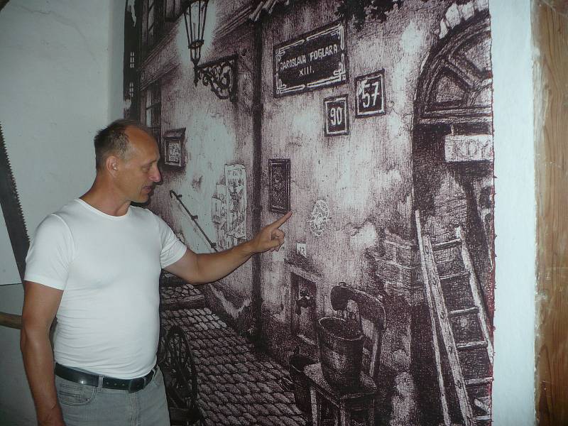 V opravených prostorách hradu v Ledči nad Sázavou vzniká unikátní muzeum věnované spisovateli Jaroslavu Foglarovi a jeho románům.