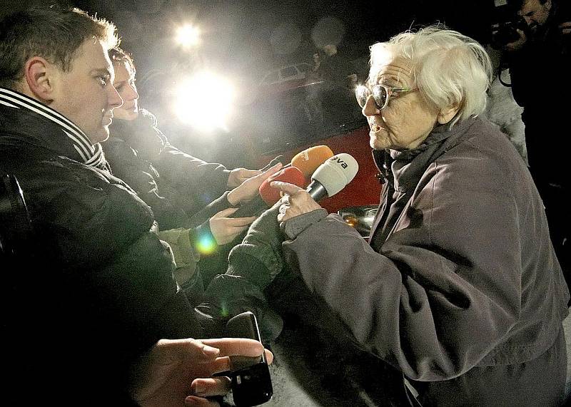 V úterý, přesně ve 21.05 hodin, opustila ženskou věznici ve Světlé nad Sázavou někdejší komunistická prokurátorka Ludmila Brožová–Polednová. 