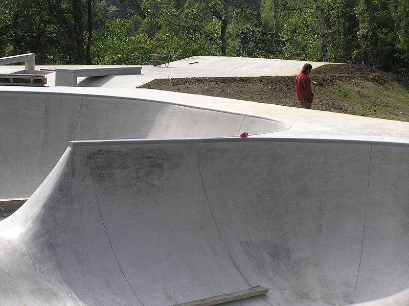 Výstavba nového skateparku u koupaliště