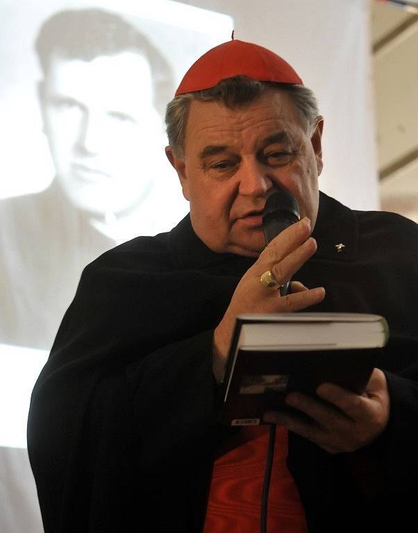 Kardinál Dominik Duka na Dušičkovém setkání v Zahrádce.