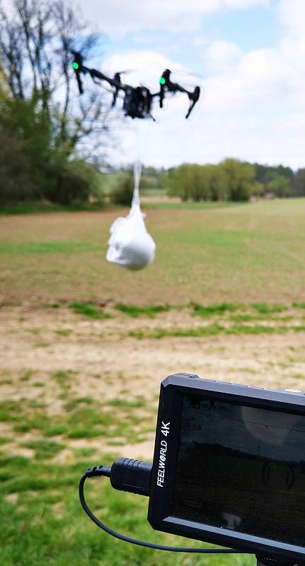 Natáčení videa Dnes upečené - Dronem Doručené.