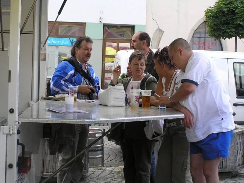 Slavilo se. Ochutnat pivo právě tam, kde se vaří, přišly na nádvoří pivovaru tisíce návštěvníků.