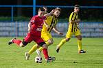 Veledůležitý souboj s předposlední Přibyslaví fotbalisté Bedřichova (v modrožlutém) nezvládli. Po prohře 2:4 tak dál zůstávají poslední.