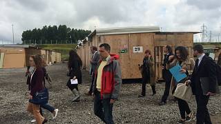 Europoslanec Zdechovský navštívil uprchlický tábor v Calais - Jihlavský  deník