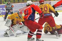 První výhra. Hokejisté Dukly (ve žlutém) poprvé v sezoně porazili Havlíčkův Brod. 