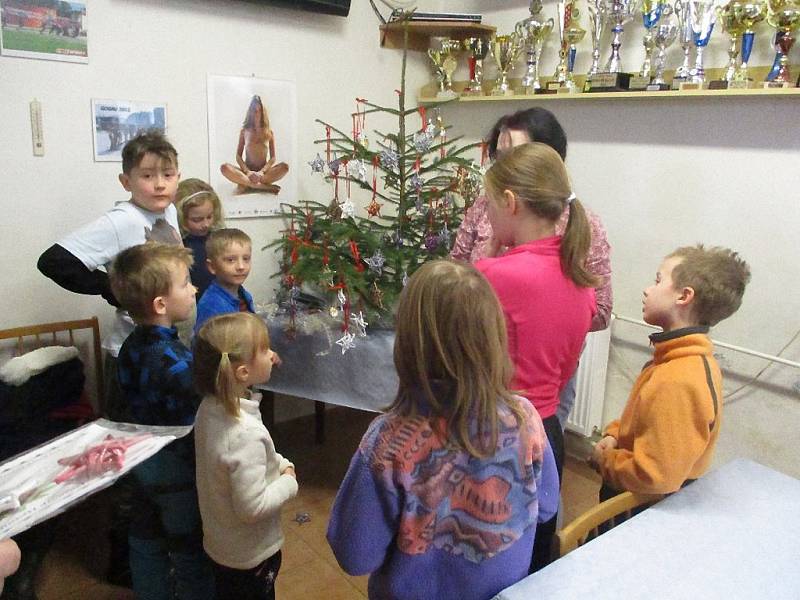 Den před Štědrým dnem měl myslivecký kroužek v Květinově vánoce.