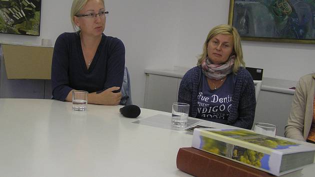 Šéfka nadačního fondu Andrea Mašková (vlevo) a terapeutka Monika Kuchtová. 