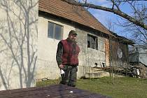 Pro farmáře Víta Němce romantika osady Hudeč nic neznamená.Žít a pracovat tady každý den, je hodně tvrdý chleba.