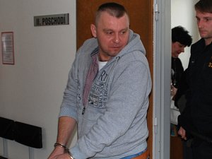 Vlastislav Růžička loni brutálně vraždil. V Praze teď zjistí, zda je paranoidní schizofrenik. 