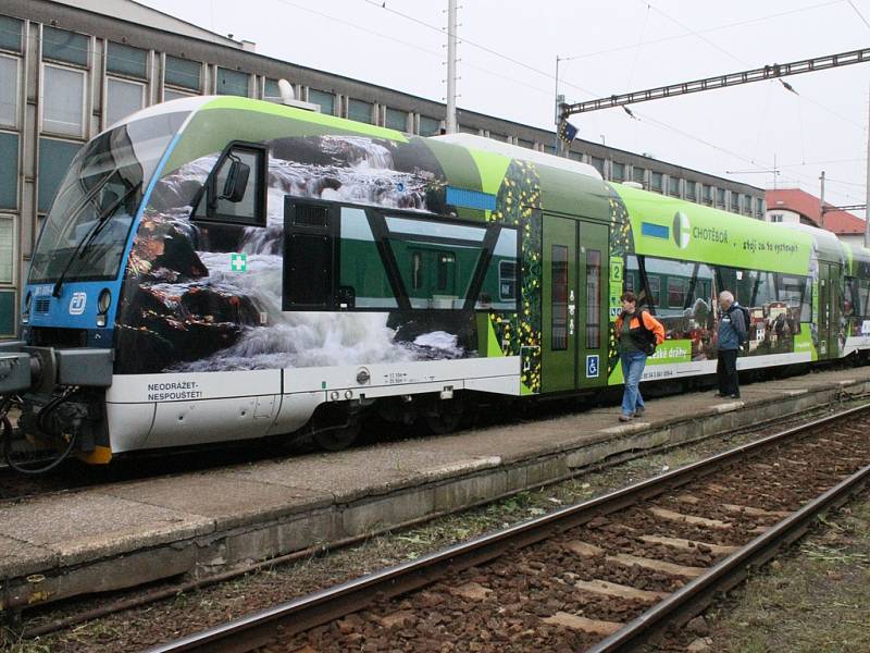 Chotěboř - stojí za to vystoupit. Právě tento slogan si zvolilo město Chotěboř. Mezi několik grafických motivů zařadilo na boky vlakové soupravy i  údolí Doubravy. Kraj Vysočina je první v České republice, kde byl projekt tohoto typu uskutečněn. 