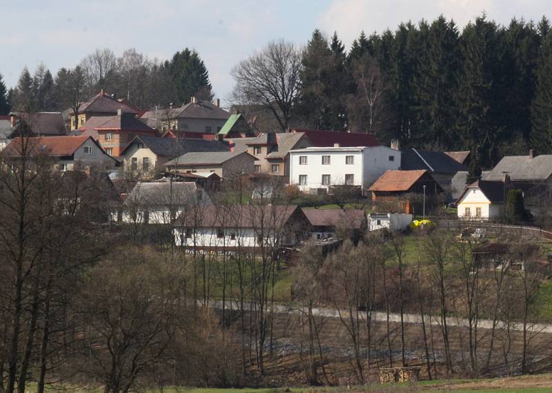 Vesnice ve svahu.