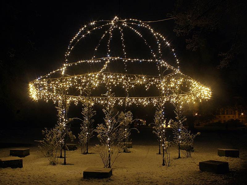 Zasněžený zámecký park ve Světlé.