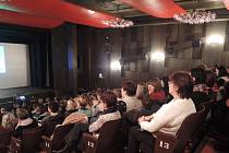 Odborné přednášky si v sále havlíčkobrodského kina vyslechlo na tři sta posluchačů. 