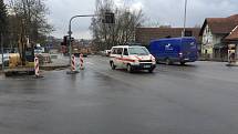 Řidiči musejí na křižovatce Masarykova - Svatovojtěšská - Ledečská počítat s dopravním omezením.