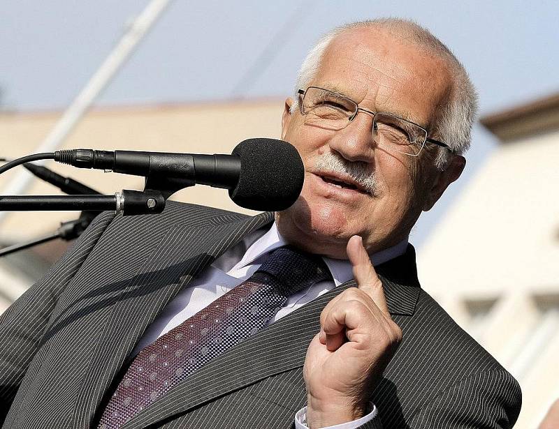 Prezident Václav Klaus zahájil návštěvu Vysočiny v Ledči nad Sázavou.