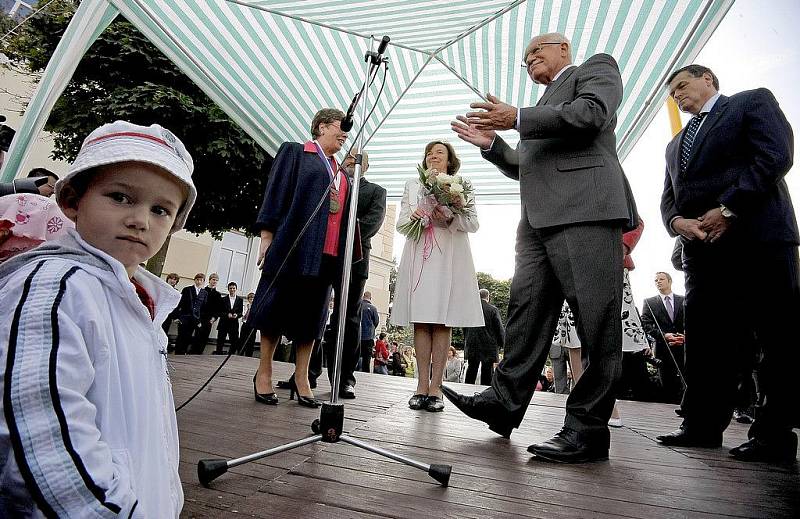 Druhou zastávkou prezidentského páru bylo město Světlá nad Sázavou.