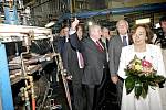 Prezidentský pár navštívil také sklárny ve Světlé nad Sázavou.