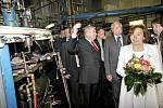 Prezidentský pár navštívil také sklárny ve Světlé nad Sázavou.