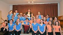 V Havlíčkově Brodě při Základní umělecké škole J. V. Stamice funguje již čtrnáct let akordeonový orchestr Pohoda, ve kterém hrají žáci od devíti do dvaceti let. Ti umí na harmoniku zahrát jakýkoliv hudební žánr. 