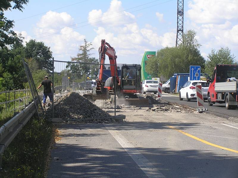 Opravy dvou mostů u Pohledských Dvořáků omezují dopravu