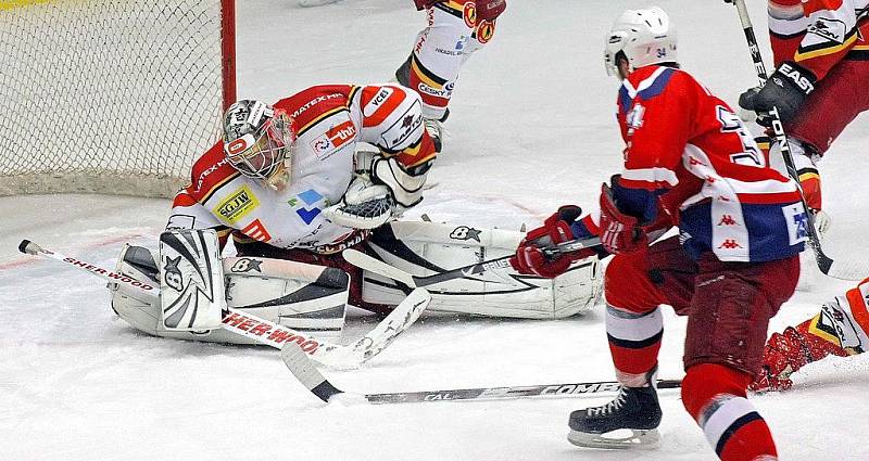 Z hokejového utkání HC Rebel - HC VČES Hradec Králové.