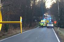 Nehoda na silnici mezi obcemi Rozsochatec a Chotěboř. Řidič narazil do stromu.