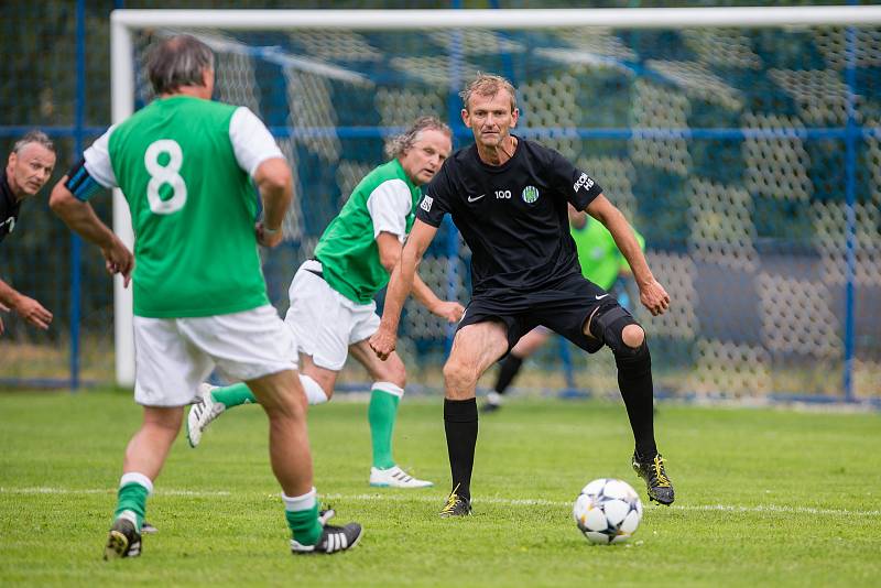 Utkání fotbalové staré gardy Lučice a Bohemians Praha.