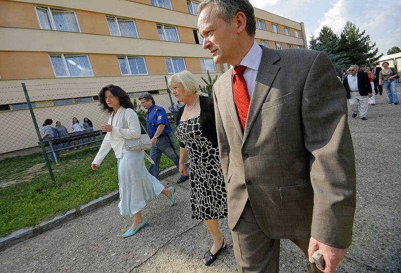 Ministr a předseda Legislativní rady vlády ČR Cyril Svoboda přijel na dvě hodiny do světelské ženské věznice.