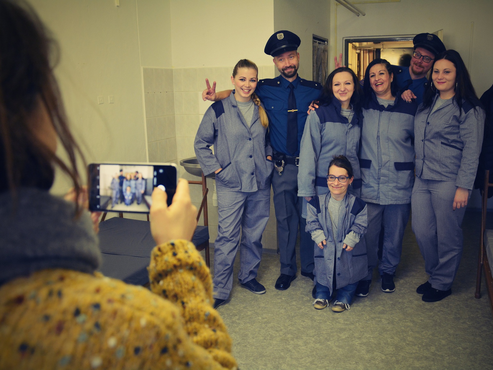 OBRAZEM: The Tap Tap natočili videoklip ve věznici. Zapojily se i odsouzené  - Havlíčkobrodský deník