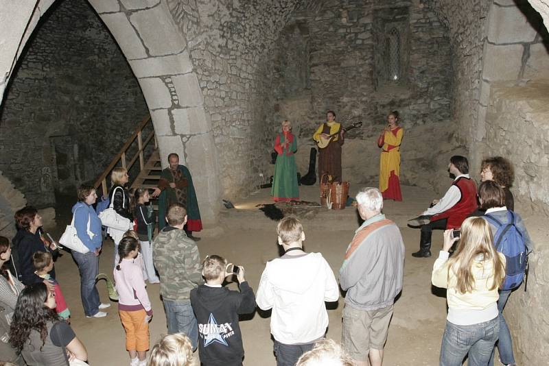 Překvapení návštěvníci se v sobotu na lipnickém hradě rázem ocitli ve středověku. 