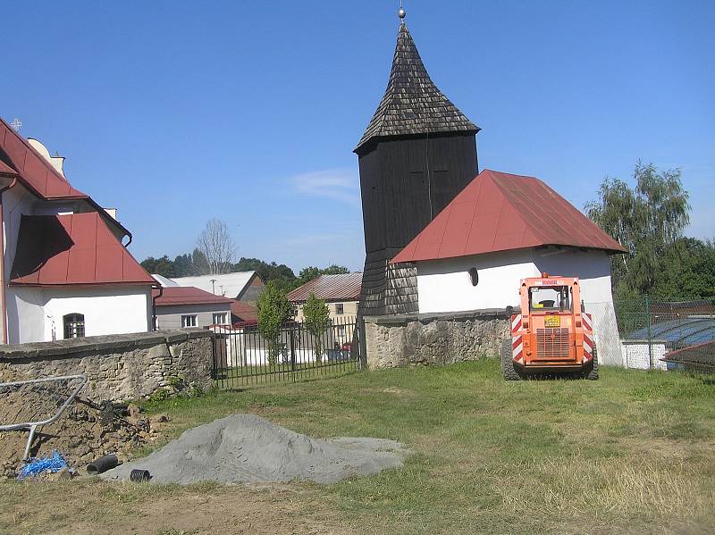 Kostel a zvonice ve Studenci