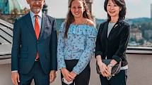 Johanka Juklová, žákyně sekundy brodského gymnázia využila uplynulý lockdown originálně a sama se naučila japonsky. A především díky tomu do Havlíčkova Brodu nedávno přijel japonský velvyslanec Hideo Suzuki.
