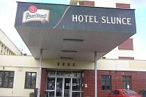 Hotel Slunce, kdysi největší ve městě, zeje prázdnotou.