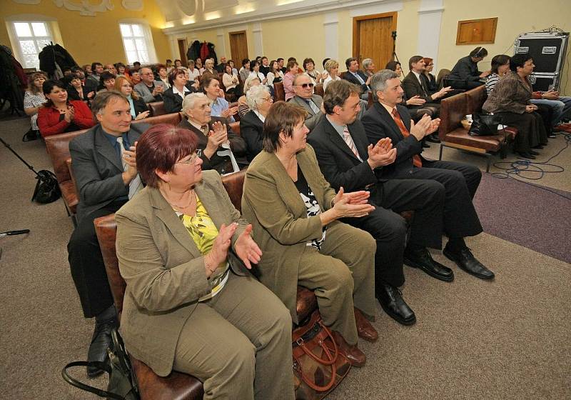 Krajská knihovna Vysočiny pořádala „Malou knihovnickou slavnost“, v rámci níž proběhlo vyhlašování nejlépe pracujících neprofesionálních zaměstnanců knihoven z celého území kraje Vysočina. 