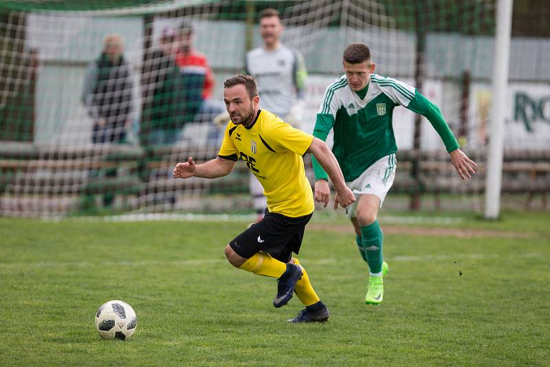 Utkání fotbalové Divize D mezi SK Tatran Žďírec nad Doubravou a FC Strání