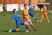 Na čekané v sobotu fotbalisté Mírovky (v oranžovém) s jejich soupeřem Humpolcem B, kteří budou vyčkávat na výsledek zápasu Černovice – Chotěboř B. 