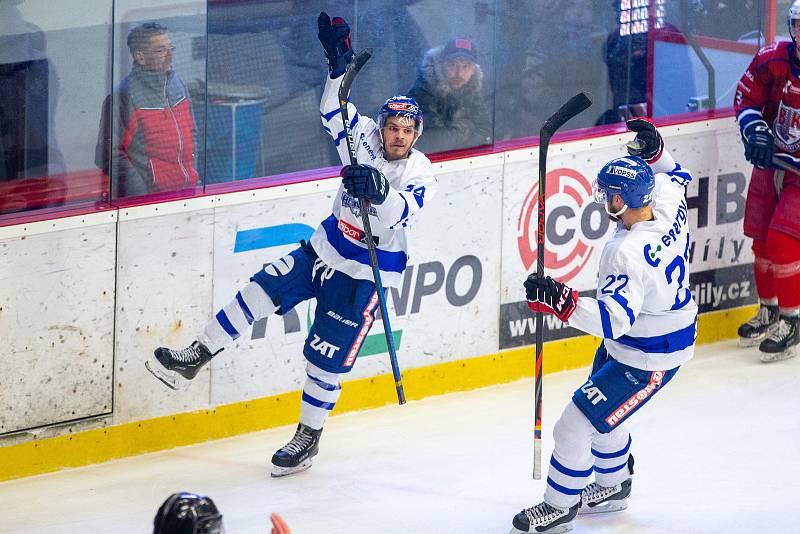 Hokejové utkání čtvrtfinále play-off 2. ligy mezi domácím BK Havlíčkův Brod (v červeném) a HC Tábor.