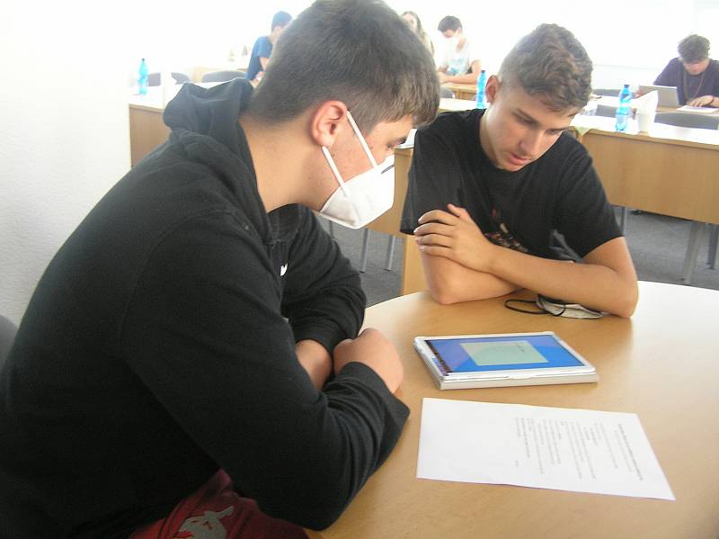 Základní škola ve Ždírci se jako první na Vysočině zapojila do vzdělávací únikové hry společnosti City Street Games, která spojuje školní znalosti i počítačovou zábavu.