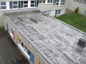 Střecha na škole Nuselská