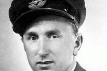 Karel Kuttelwascher, rodák ze Svatého Kříže, se během druhé světové války zapsal mezi nejúspěšnější letecké stíhače. 