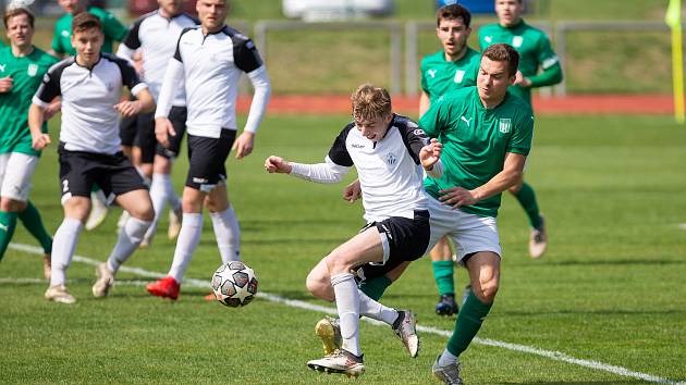 Kvalitní výkon podali fotbalisté Havlíčkova Brodu (v bílých dresech) v přípravném utkání proti Letohradu, který vyhráli 4:2. A to ještě řadu dalších šancí zahodili.