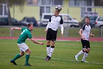 Fotbalisté Havlíčkova Brodu (v bílých dresech) i Ždírce nad Doubravou (v zelenobílém) letos zažívají v divizi relativně slušnou sezonu.