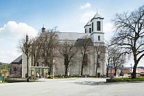 Kostel sv. Anny a kostel narození Panny Marie v Přibyslavicích na Třebíčsku, 2023.