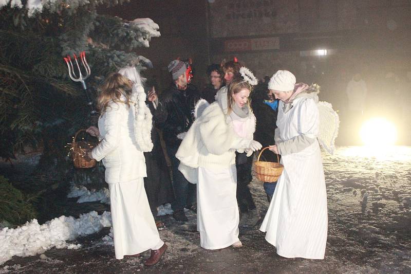Rozsvěcení vánočního stromu v Havlíčkově Borové