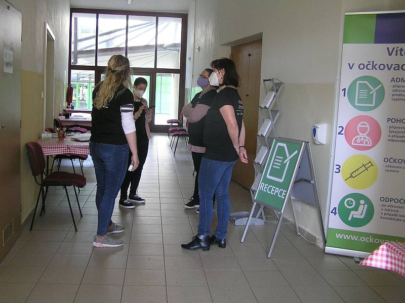 Očkovací centrum ve sportovní hale v Přibyslavi se otevřelo 28. dubna.